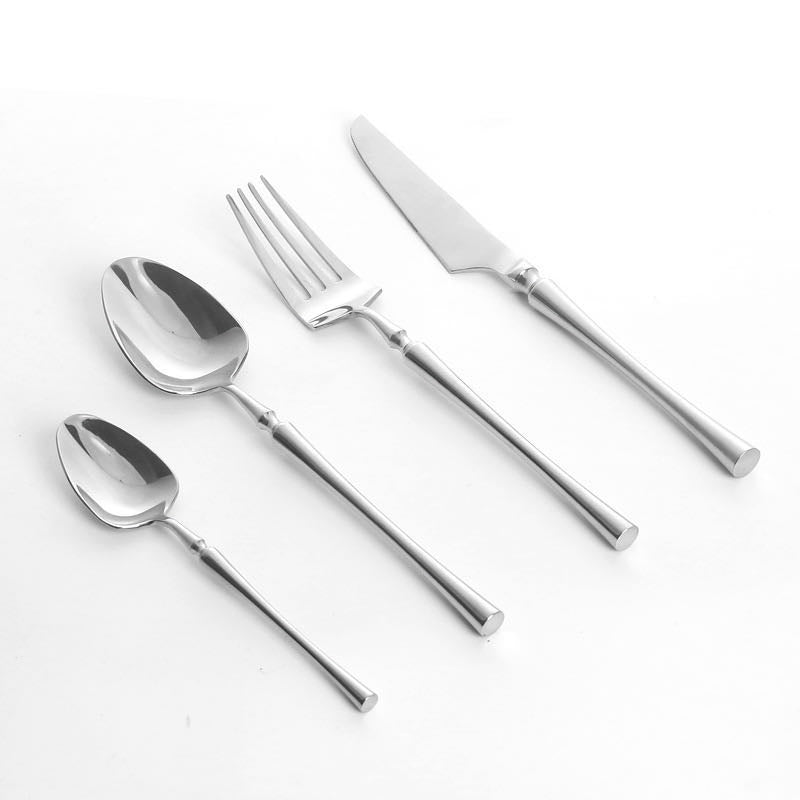 Klassisches Edelstahl-Set mit eleganten Griffen
