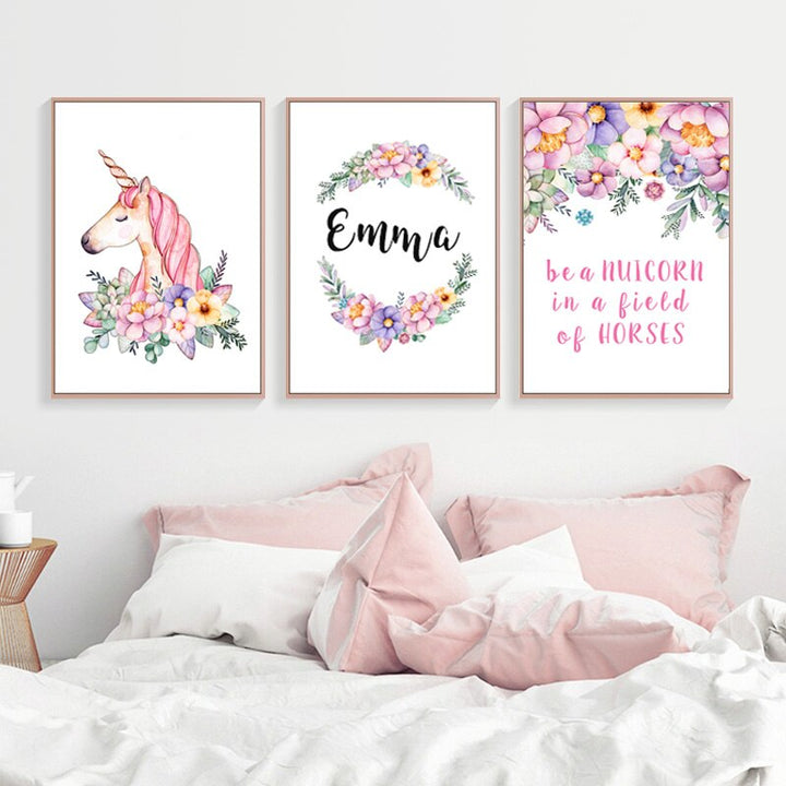 Modernes rosa Cartoon-Kinderzimmerdekor mit personalisiertem Namen - Leinwandbild