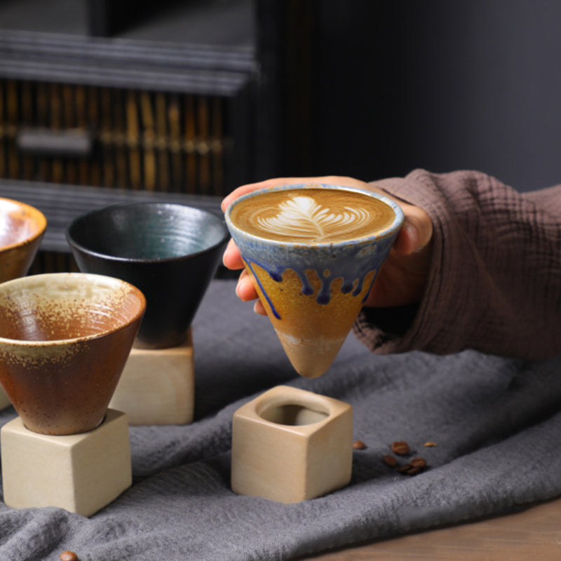 Grobkeramische Kaffeetasse mit Basis Kegelform Couture Tasse & Basisset | Karnz