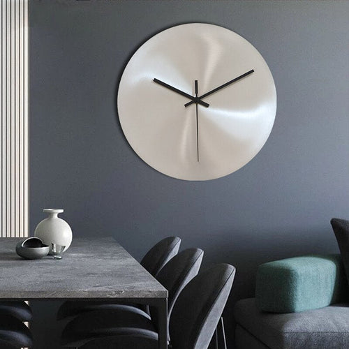 TijdStaal Wanduhr – Moderne Edelstahl Uhr mit schlankem Design und großen Zahlen | Karnz