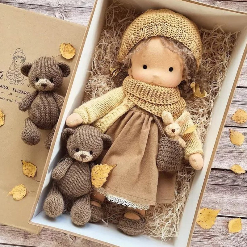 Karnz | Handgefertigte Waldorfpuppe | Naturmaterialien & Schadstofffrei | Pädagogisches Stoffspielzeug | Hypoallergen & Bio-Qualität | 30cm Kuschelpuppe