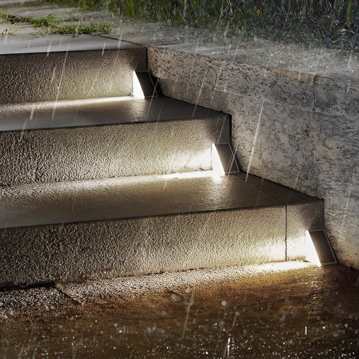 Dreieckige intelligente wasserdichte LED-Solar-Außenstufenbeleuchtung | Karnz