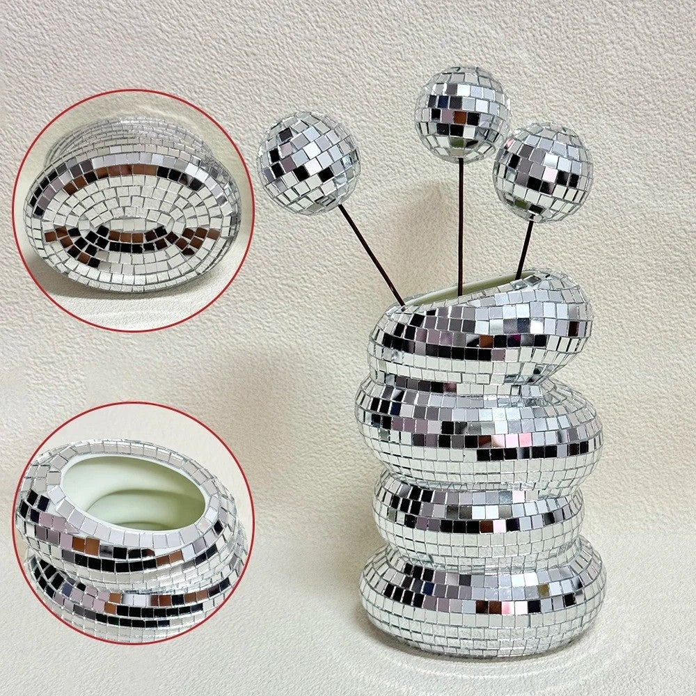 Spiegelverkleidete Disco-Vase mit retro Charme und modernem Flair Karnz