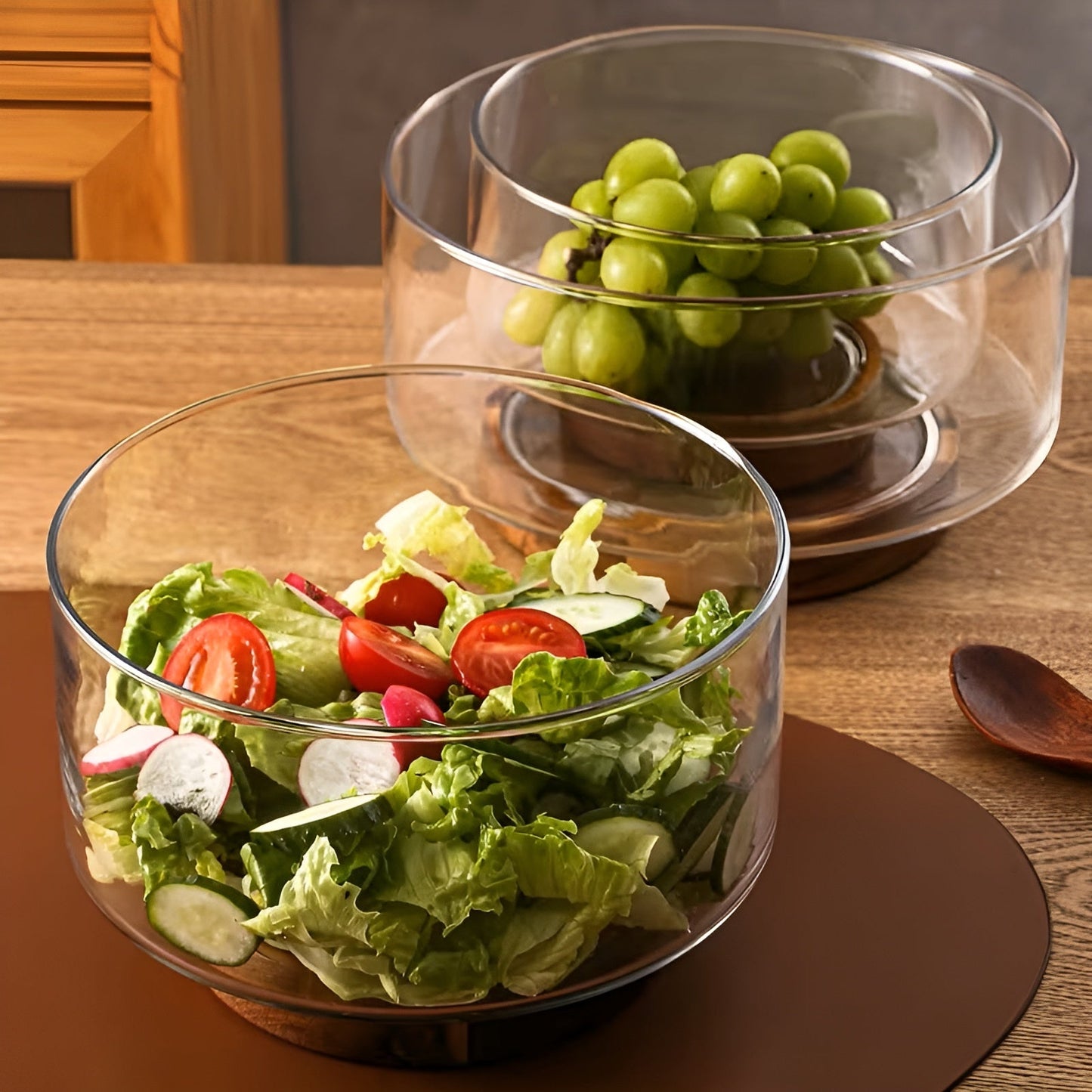 Glas-Schale mit Holzsockel – Elegant und dekorativ | Perfekt für Obst, Snacks und Salate in der Küche
