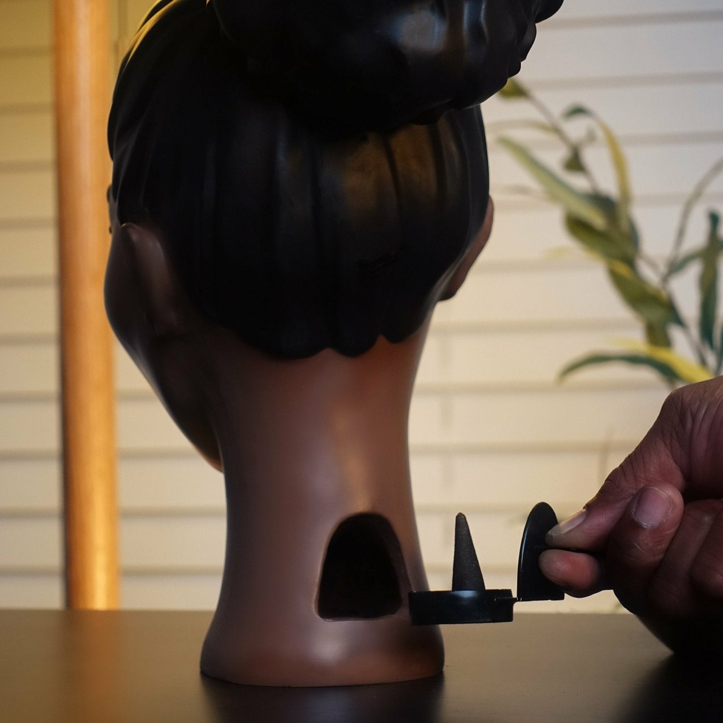 Räuchergefäß-Statue | Künstlerisches Harzdesign | Rückfluss-Raucheffekt | 19,8 cm