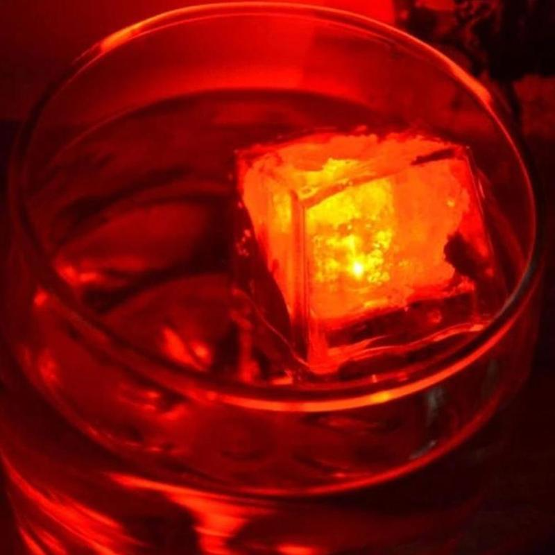 Bunte wasseraktivierte LED-Eiswürfel | Karnz