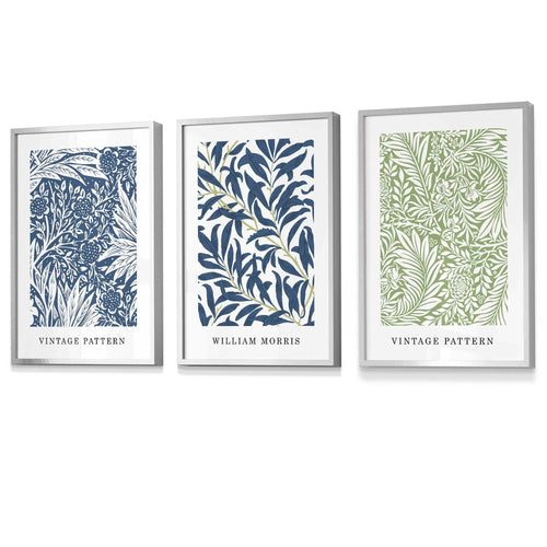 Wandbild mit gerahmten Vintage-Blumenmotiven im Stil von William Morris in Blau und Grün