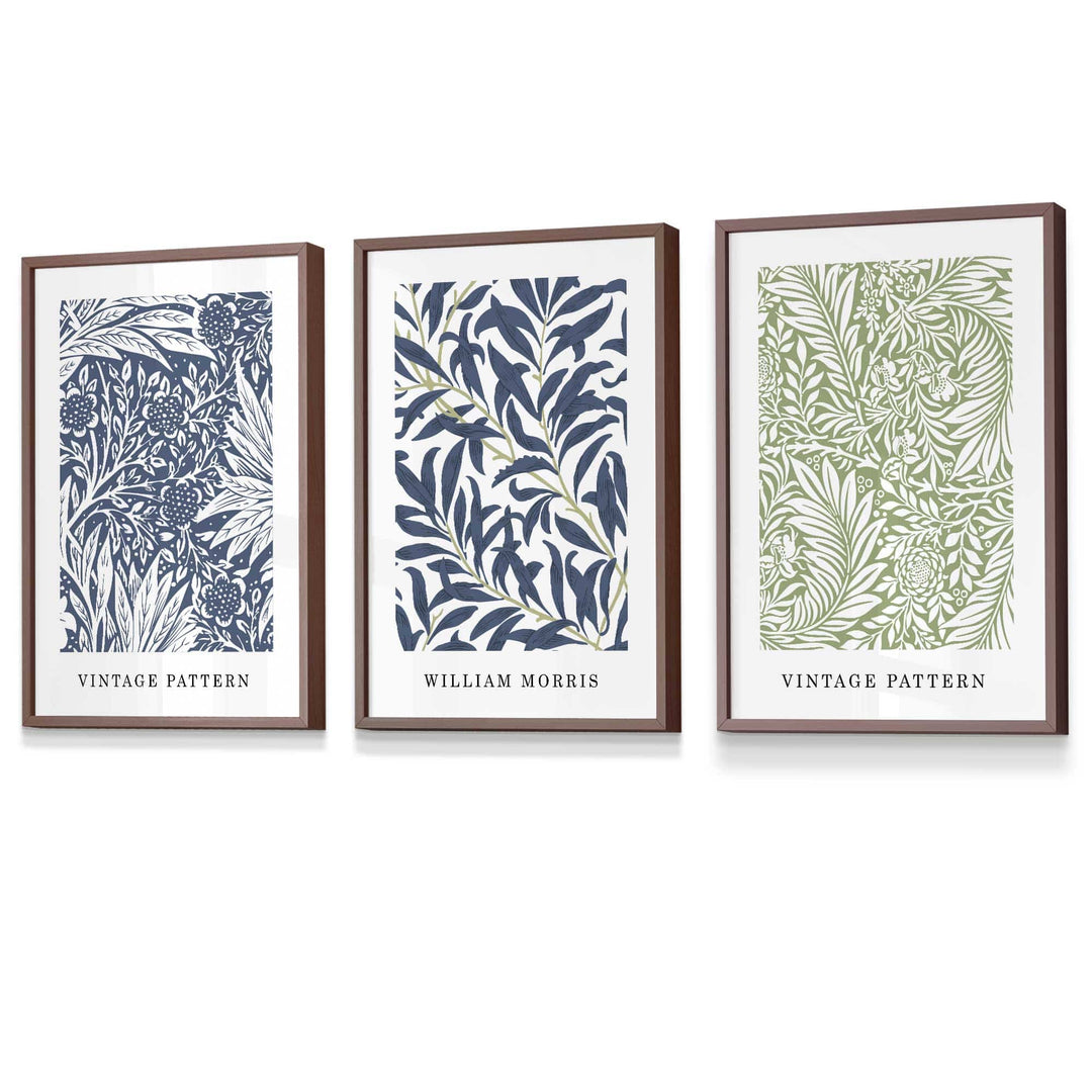 Wandbild mit gerahmten Vintage-Blumenmotiven im Stil von William Morris in Blau und Grün