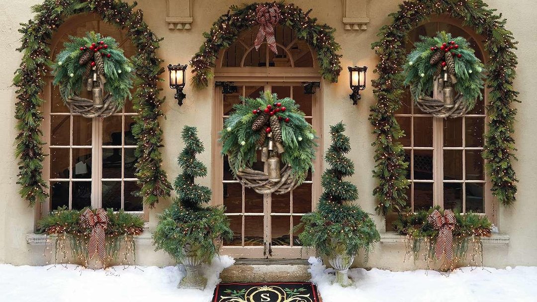 Weihnachtskranz | Boho-Stil | Rustikaler Rankenkranz mit Tannenzapfen und goldenen Glöckchen