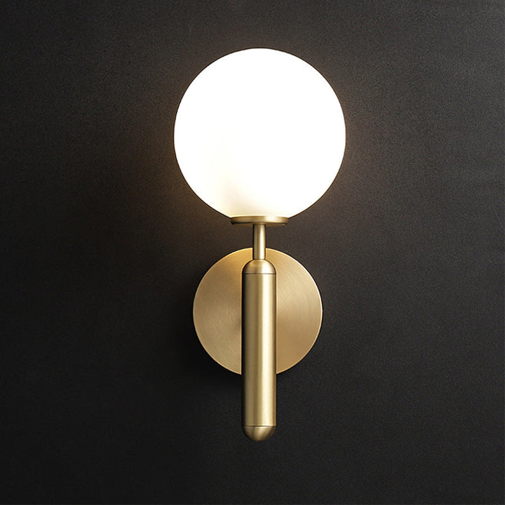 Milchglasball-Wandleuchte Zeitgenössisch 1 Kopf Messing Wandmontage Lichtarmatur mit Metalldesignarm | Karnz