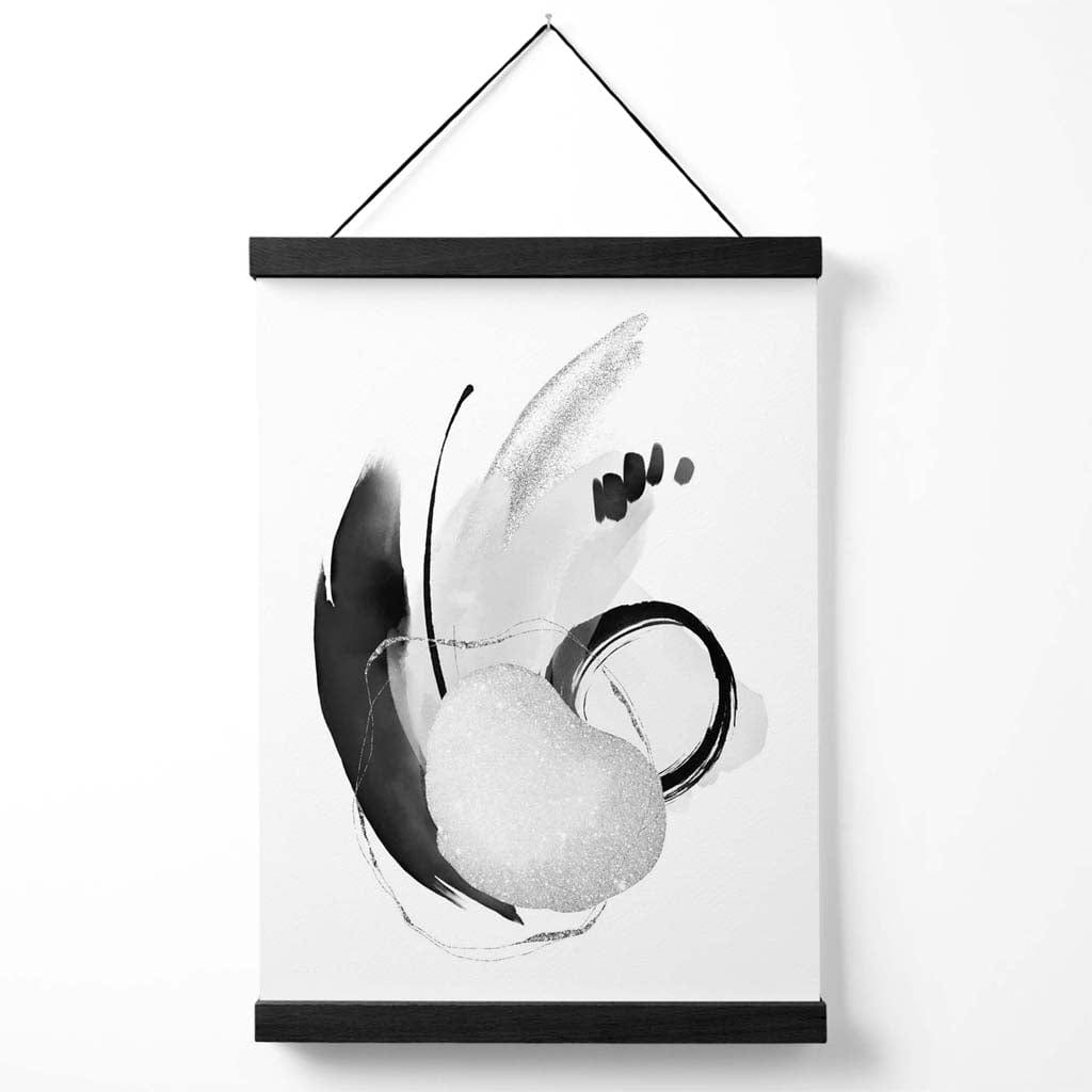 Poster mit abstrakten schwarz-weißen Aquarellformen und Aufhänger