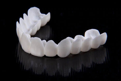 Kosmetische Zahn-Topper SmileShape – Wiederverwendbar, Flexibel und Natürlich Weiß | Karnz