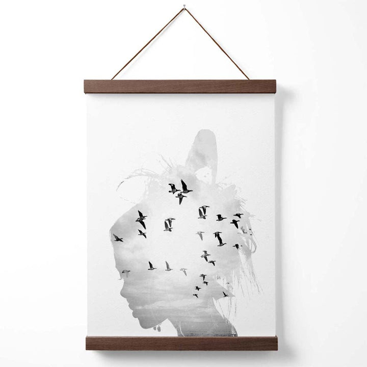 Abstraktes Modeposter mit Mädchen und Möwen (Schwarz-Weiß-Foto) inklusive Aufhänger