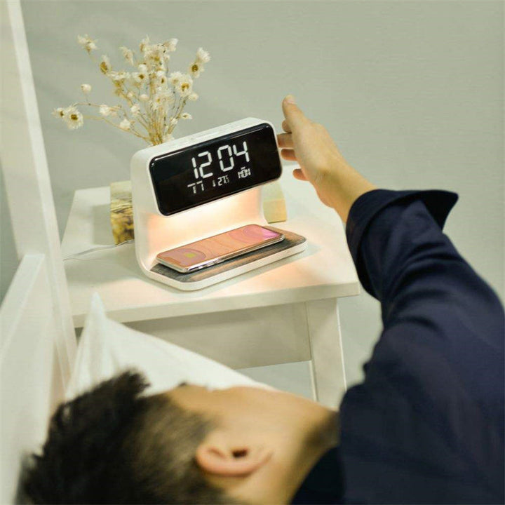 3-in-1 Nachttischlampe Ladegerät Uhr | Karnz