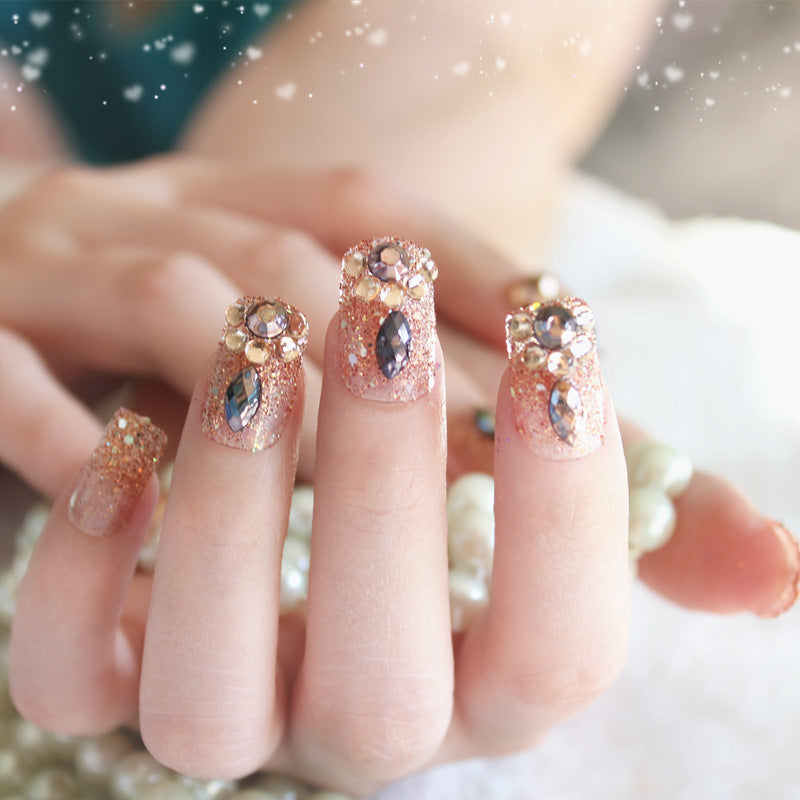 Glitzernde Nagelkunst Karnz