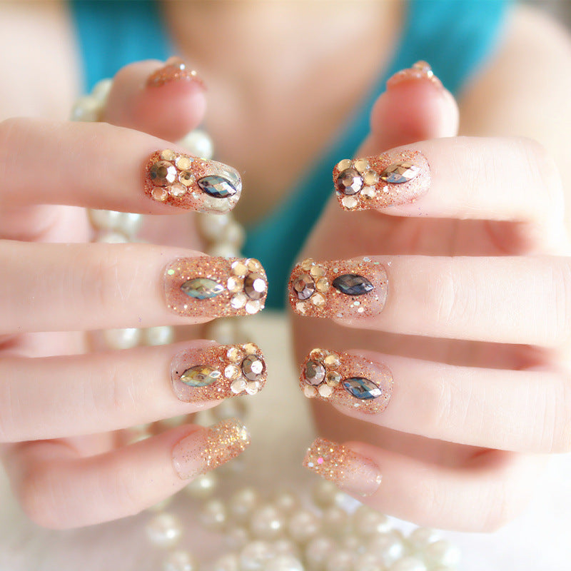 Glitzernde Nagelkunst Karnz