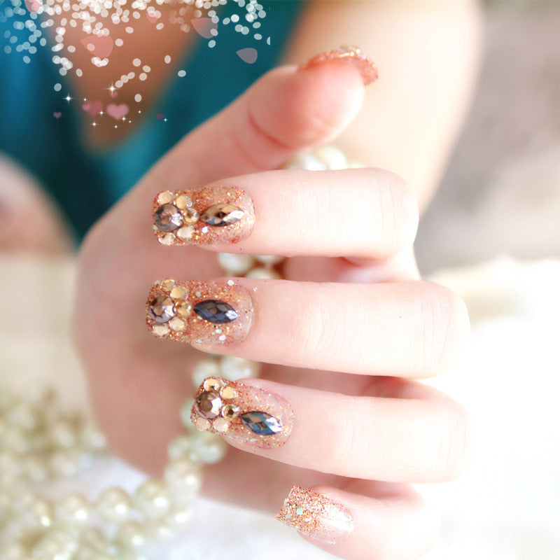 Glitzernde Nagelkunst Karnz