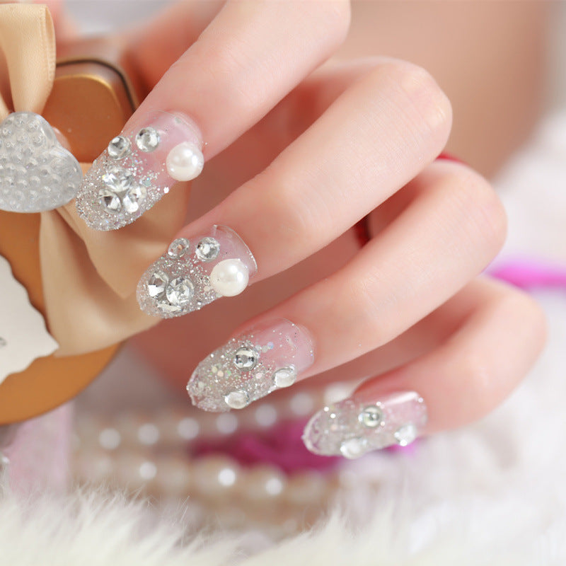 Dekorative mit Strass verzierte Press-On Nagelkunst