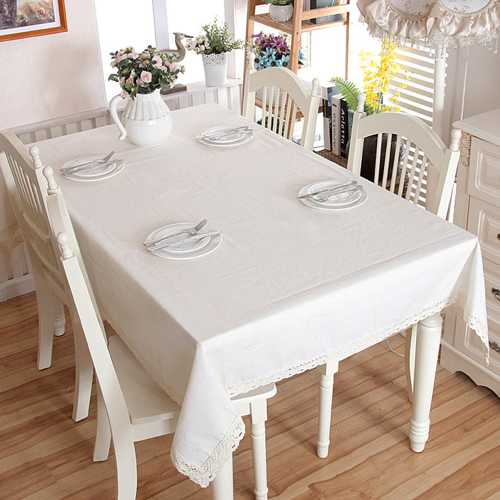Elegante Tischdecke mit Spitzenrand
