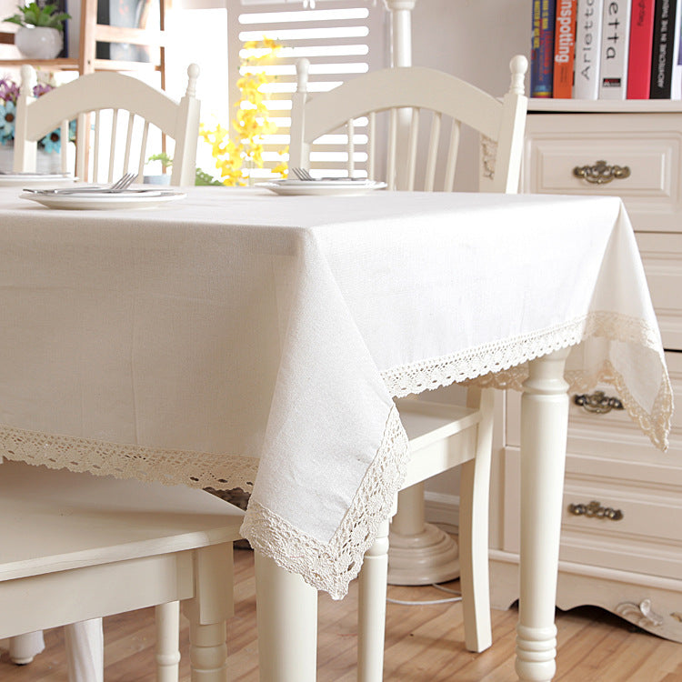 Elegante Tischdecke mit Spitzenrand