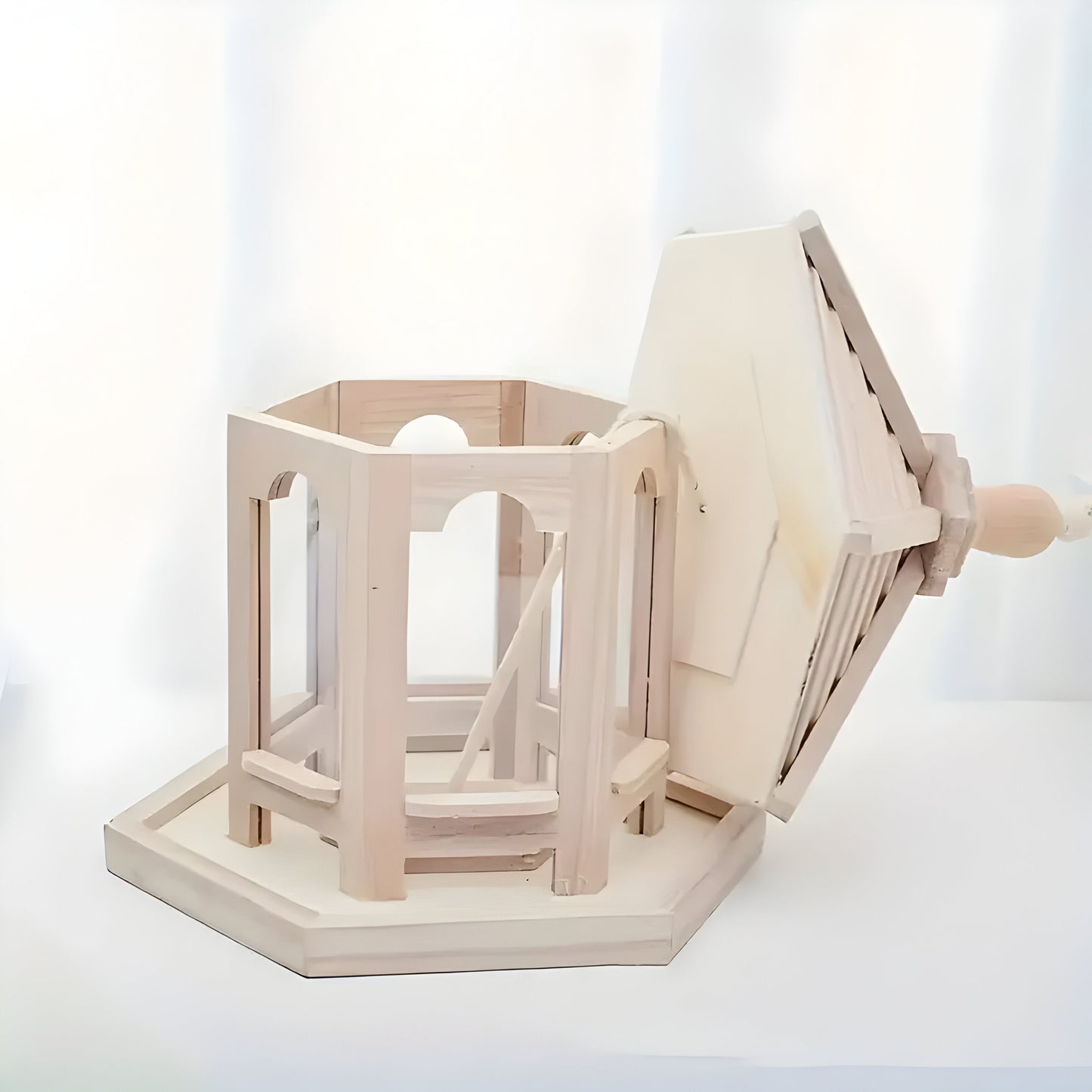 SkyPerch Nest - Hängendes Vogelhaus aus Holz von PaintaKarnze