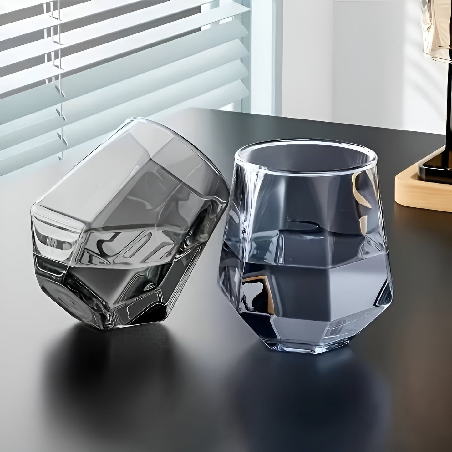 Transparentes Glas, 4-teiliges Set – Stilvolles und dekoratives Design | 300 ml Glas für Wasser, Saft und Tee