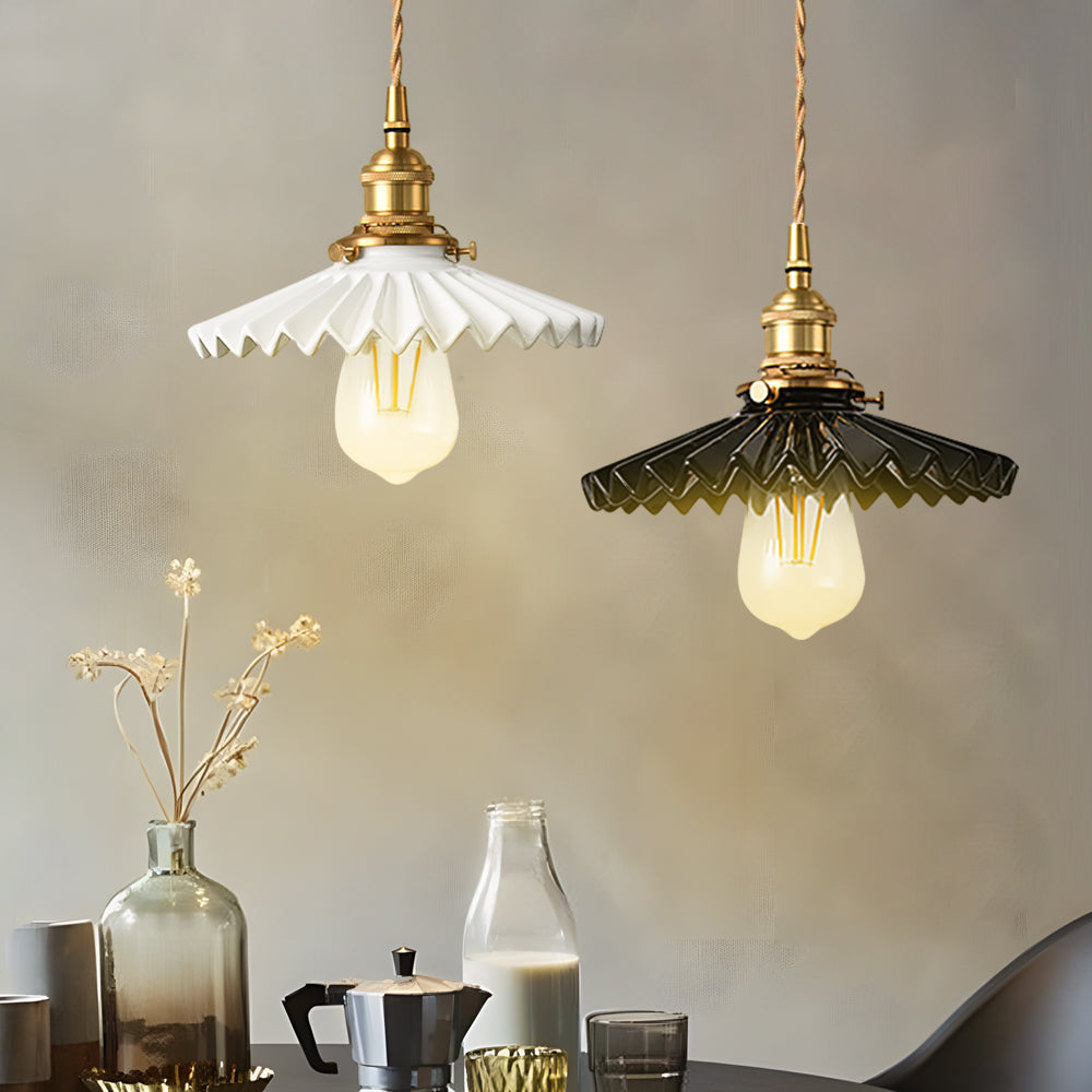 Vintage Keramik Hängelampe mit Falten-Design – Messing LED Pendelleuchte für Esszimmer und Wohnzimmer | Karnz
