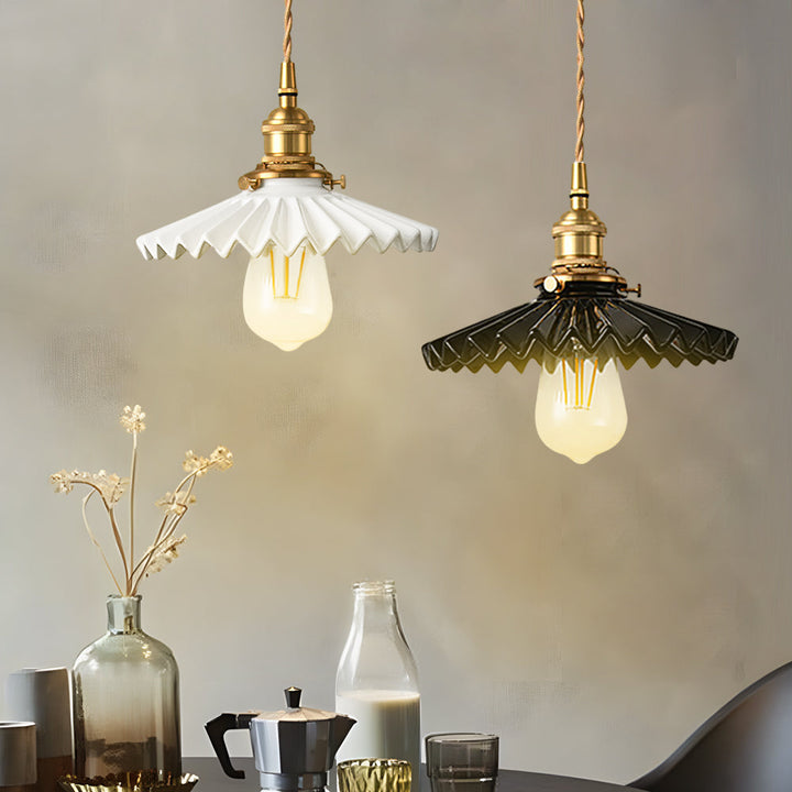 Vintage Keramik Hängelampe mit Falten-Design – Messing LED Pendelleuchte für Esszimmer und Wohnzimmer | Karnz