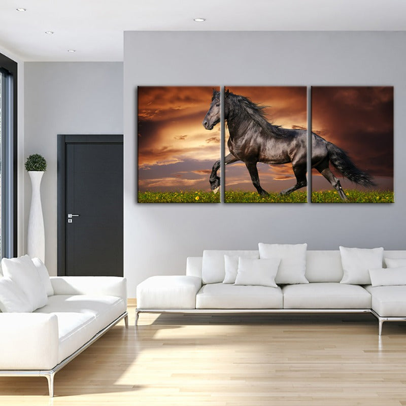 Galoppierendes schwarzes Pferd – Leinwandbild, 3-teilig