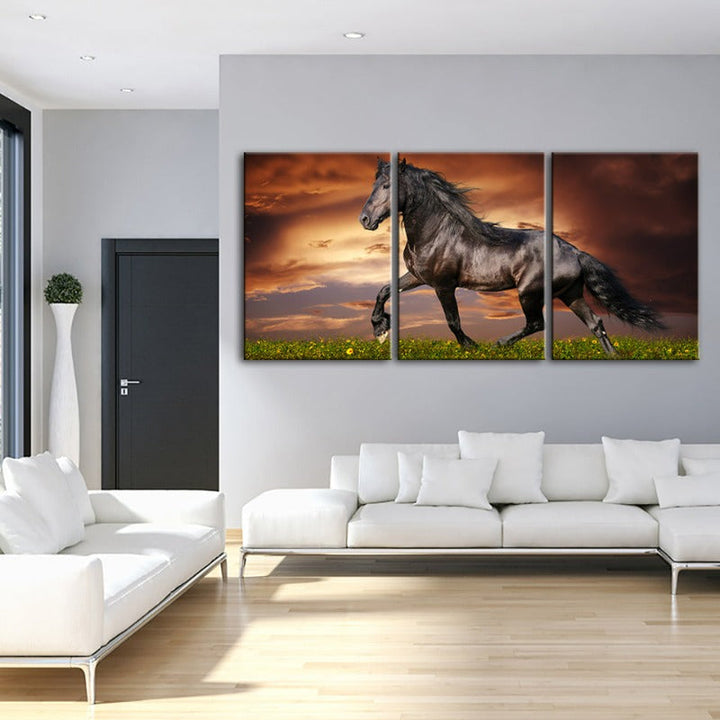 Galoppierendes schwarzes Pferd – Leinwandbild, 3-teilig