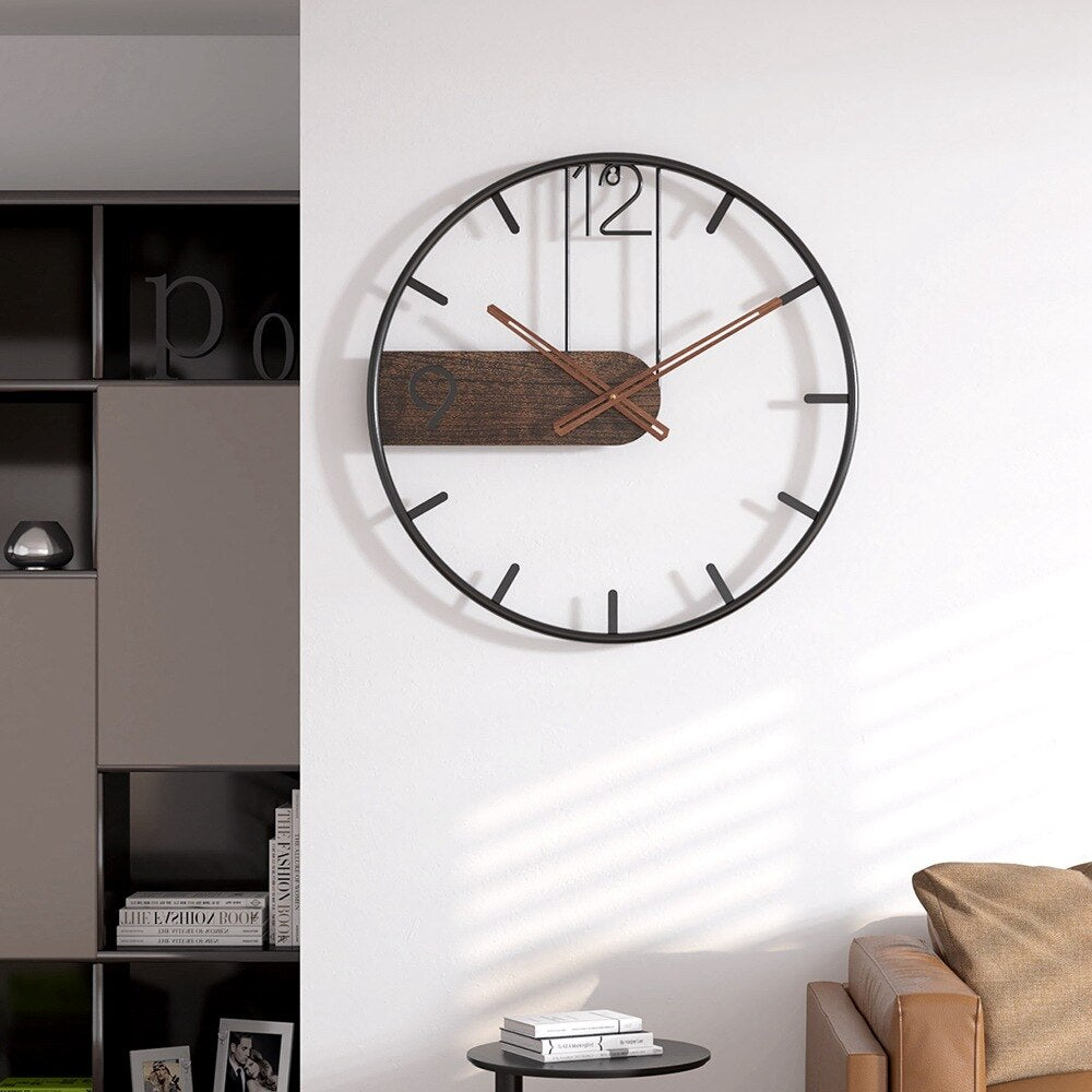 Robuste Wanduhr aus Stahl und Walnuss - Stilvolles Design für jedes Interieur | Karnz