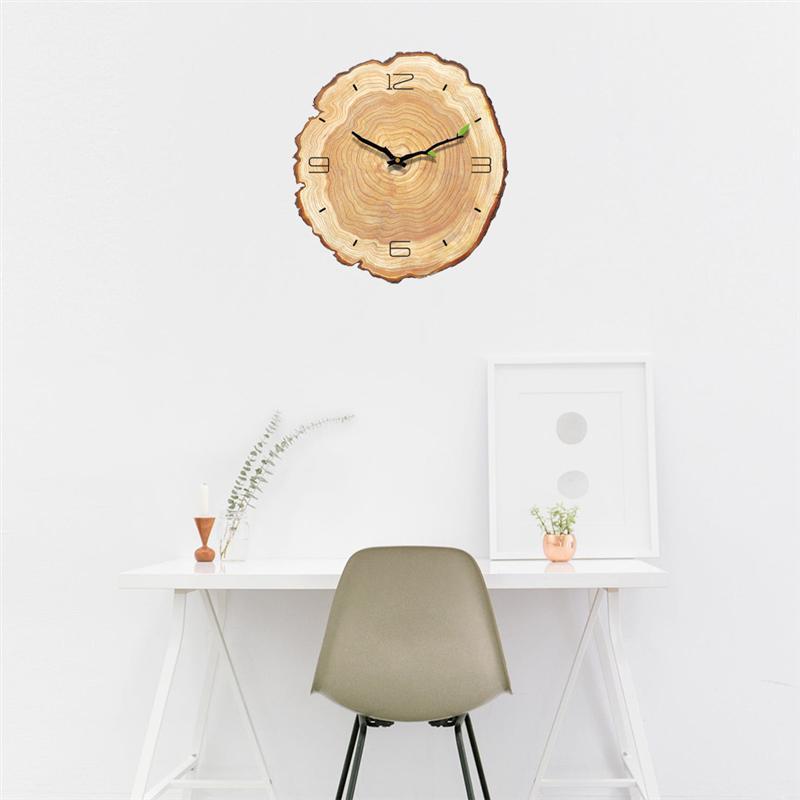 Wanduhr mit Jahresringen aus Holz