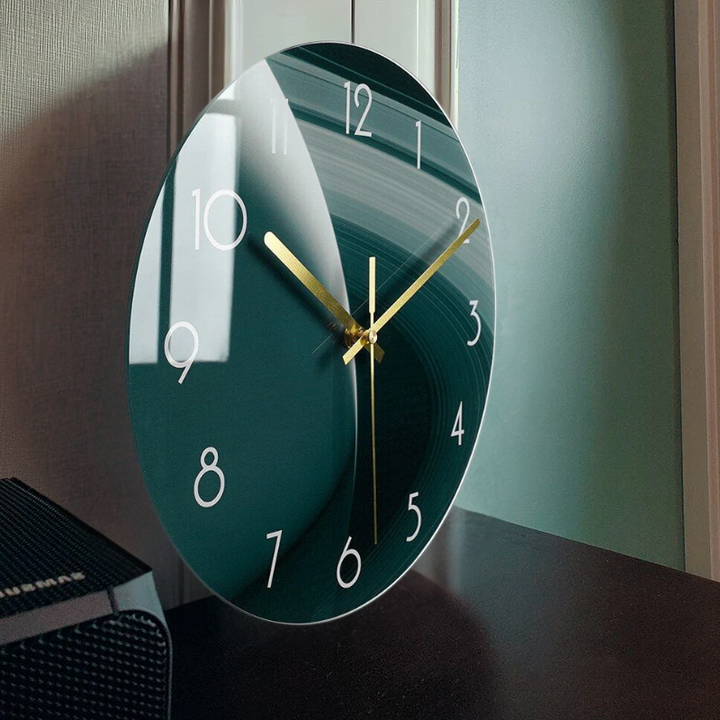 Künstlerische Glas-Wanduhr für stilvolle Innenräume