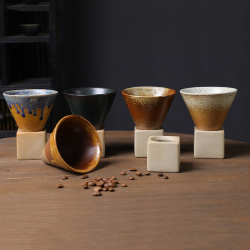 Grobkeramische Kaffeetasse mit Basis Kegelform Couture Tasse & Basisset | Karnz