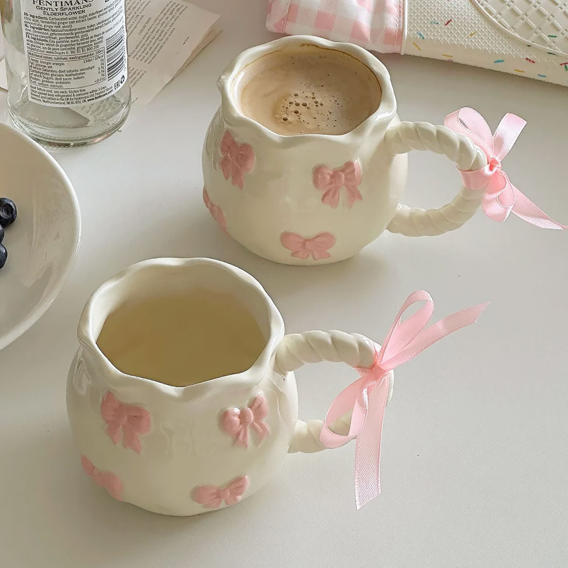 Bandverzierter Keramiksbecher – Handgefertigte Eleganz für Kaffee- und Teeliebhaber