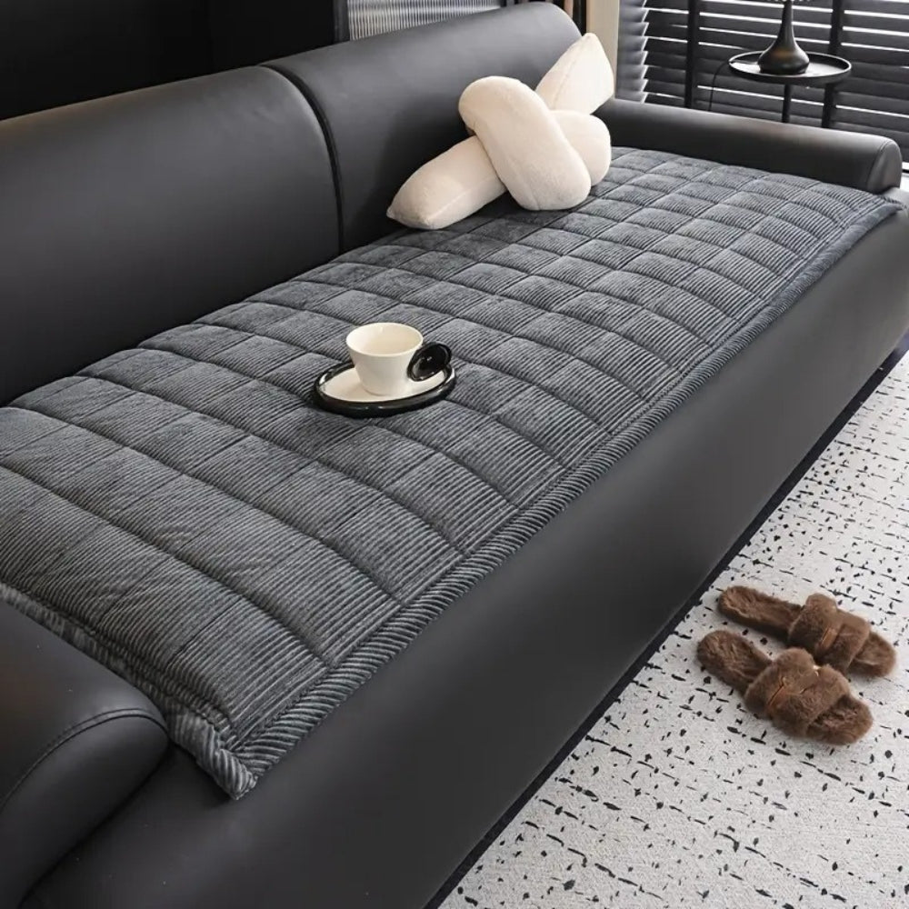 LuxeShield Quiltmatte — Verwandle Dein Sofa in eine makellose Wohlfühloase voller Schutz und Kuschelkomfort | Karnz
