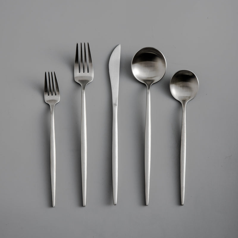 Karnz | Minimalistisches Edelstahl Besteck Elegante Einfachheit