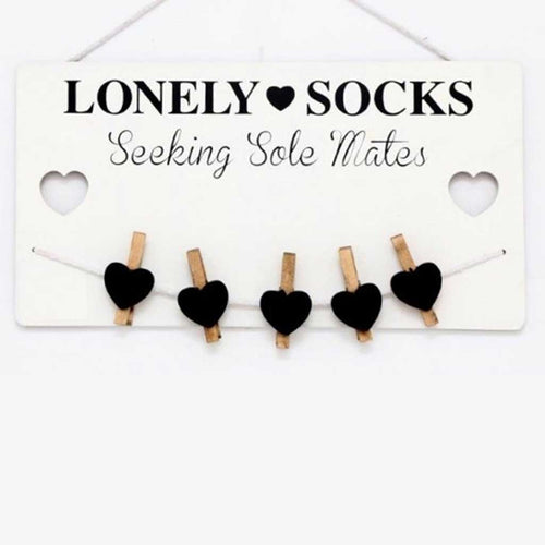Hängendes Holzschild „Einsame Socken“