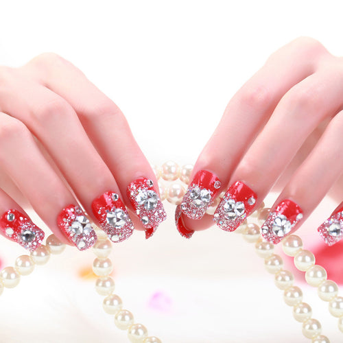 Glitzernde Nagelkunst