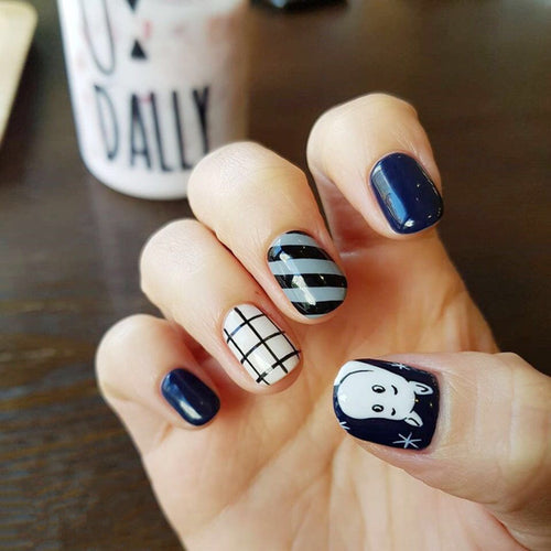 Künstlerisches Press-On-Nagelset mit einzigartigen Mustern