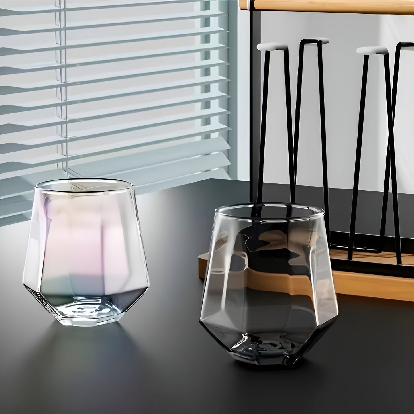 Transparentes Glas, 4-teiliges Set – Stilvolles und dekoratives Design | 300 ml Glas für Wasser, Saft und Tee
