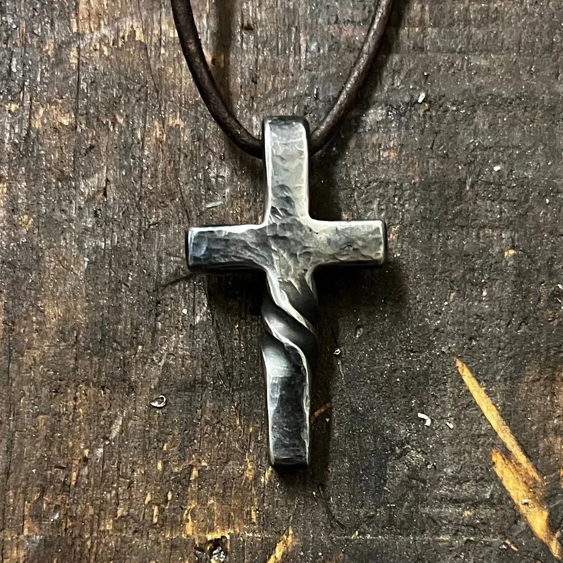 Handgemacht - Kreuz-Halskette