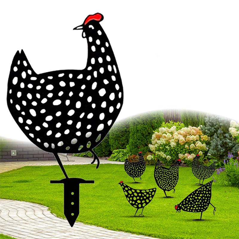Dekoratives Huhn als Gartendekoration
