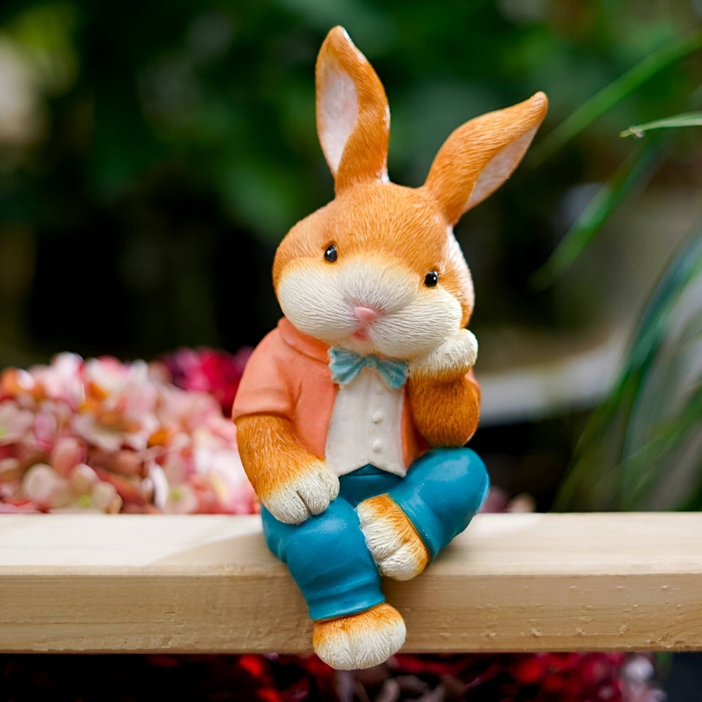 Sitzender Kaninchen-Skulptur für verspielte und moderne Schreibtisch- oder Regaldekoration Karnz