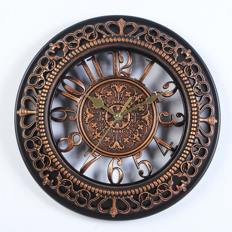 Klassische Wanduhr im Antik-Stil