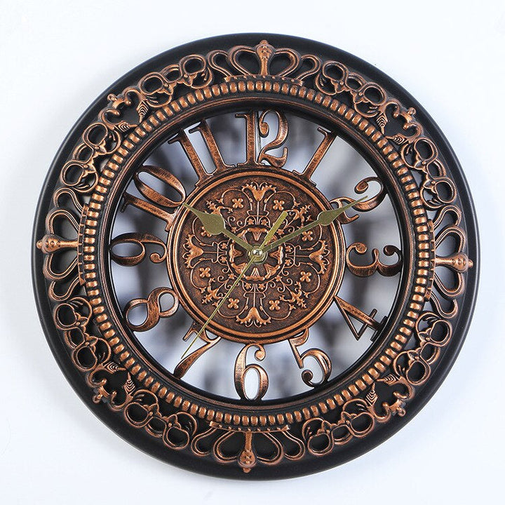 Klassische Wanduhr im Antik-Stil