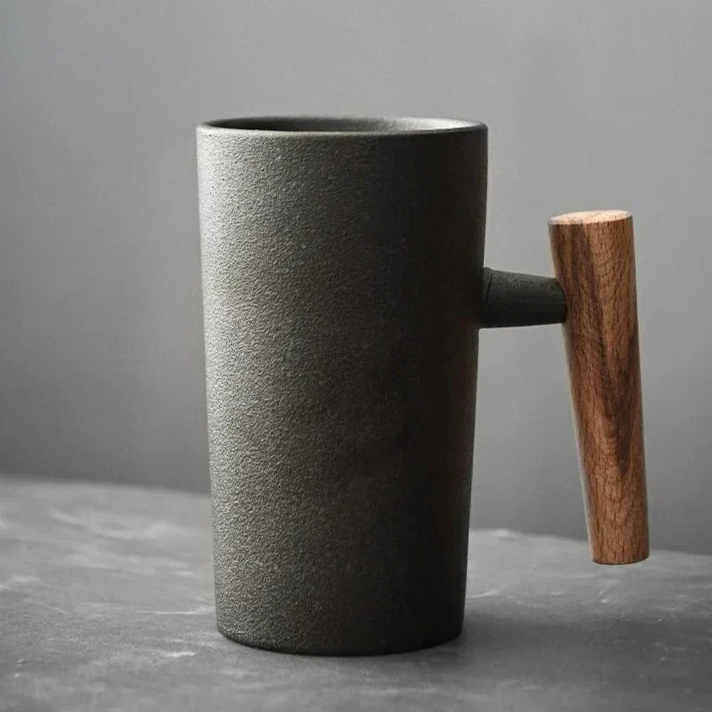 ScandiSip Keramiktasse – Minimalistisches skandinavisches Design mit Holzgriff | Karnz