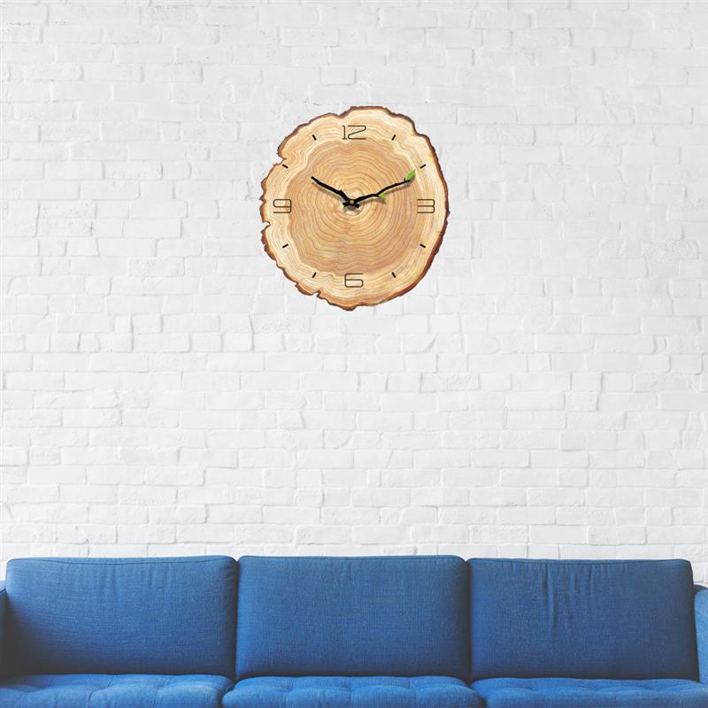 Wanduhr mit Jahresringen aus Holz
