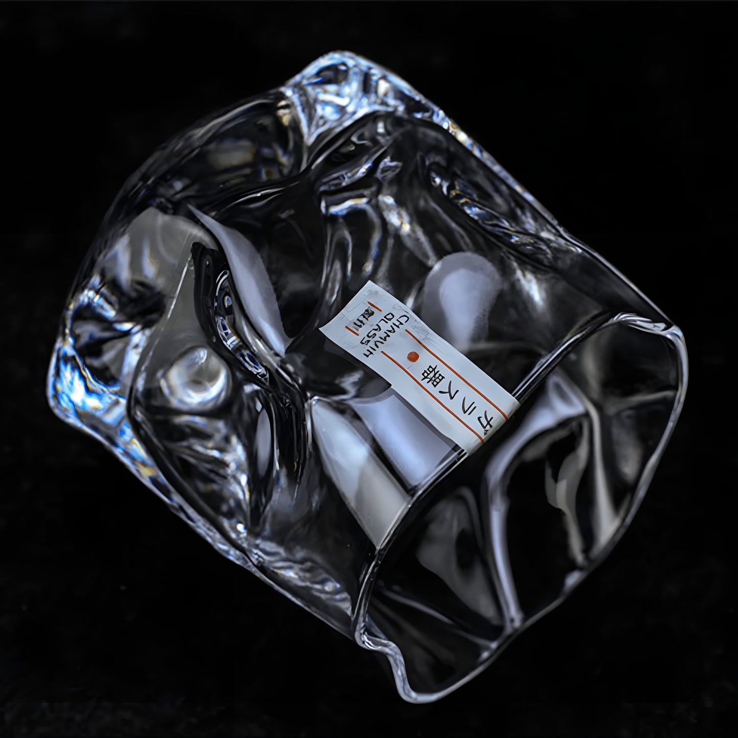 Whiskyglas im Edo-Kiriko-Stil – handgeschliffen mit einzigartigem Crumple-Design