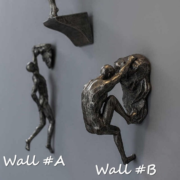 Skulptur eines kletternden Mannes | Moderne Wandkunst aus Kunstharz | Kreative Hängefigur
